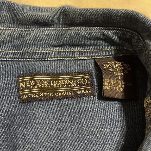 Womens L denim shirt. - Picture 2 of 4